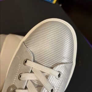 Women's Nauralizer Silver Sneakers